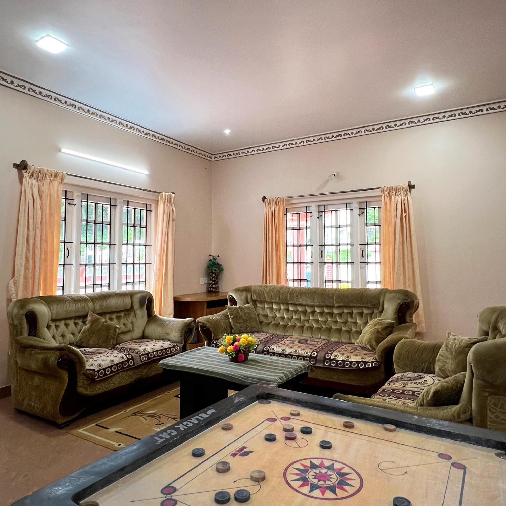 Chill Inn - Families Only Утакаманд Экстерьер фото